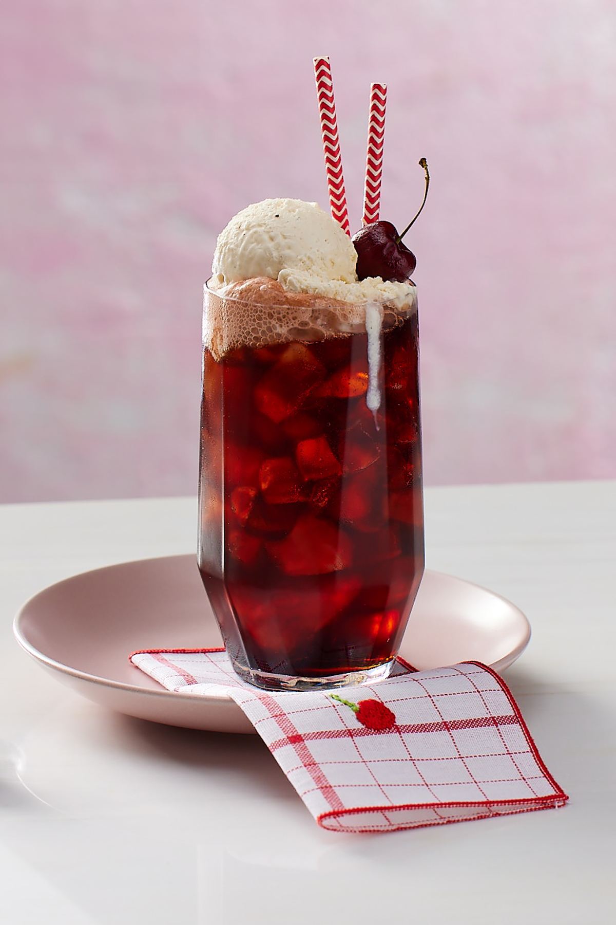 Cherry Cola Float | MiO | Canada | Recipes - Kraft Heinz