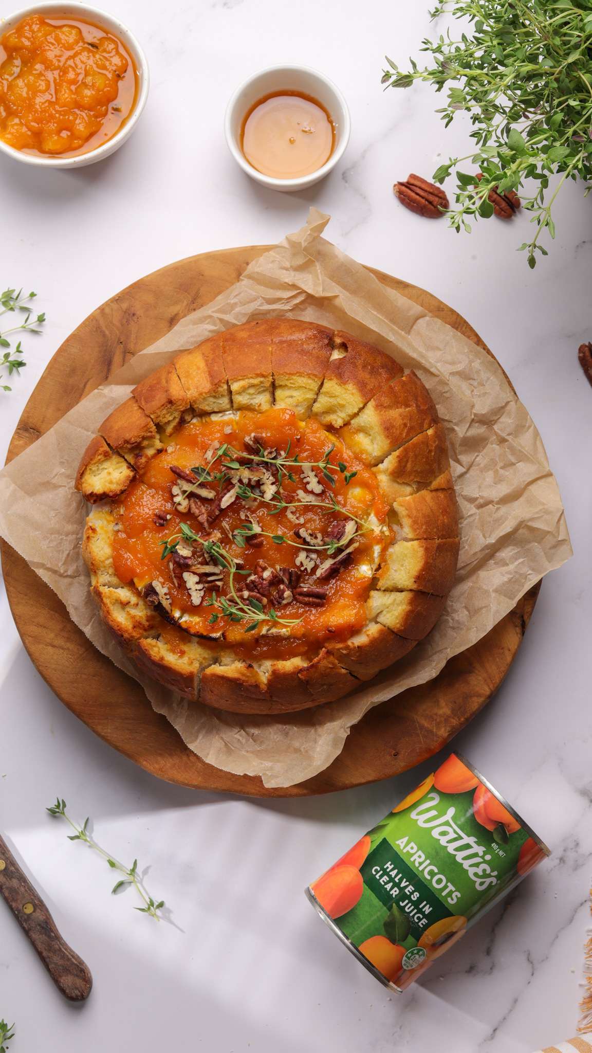 Pull Apart Baked Brie Cobb Loaf with Apricot | Food In A Minute | New Zealand | Recipes - Kraft Hein