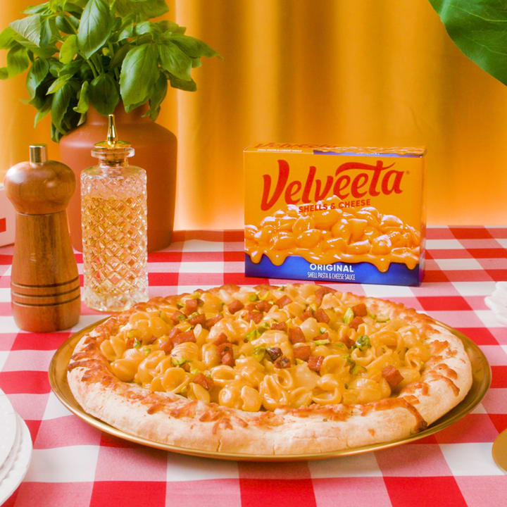 VELVEETA® Shells and Cheese Pizza | VELVEETA | United States | Recipes - Kraft Heinz