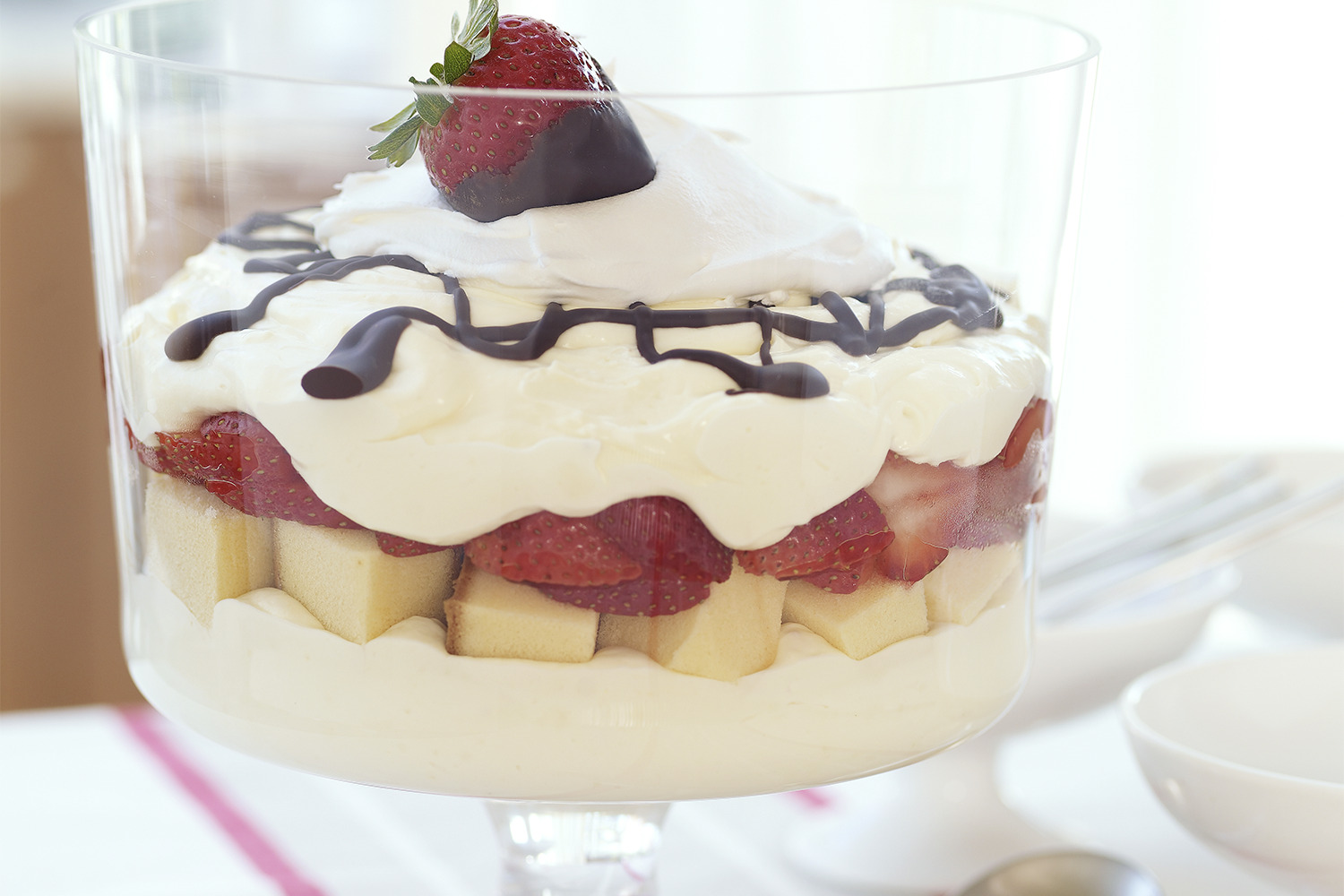 Layered Strawberry Cheesecake Bowl | PHILADELPHIA | United States | Recipes - Kraft Heinz