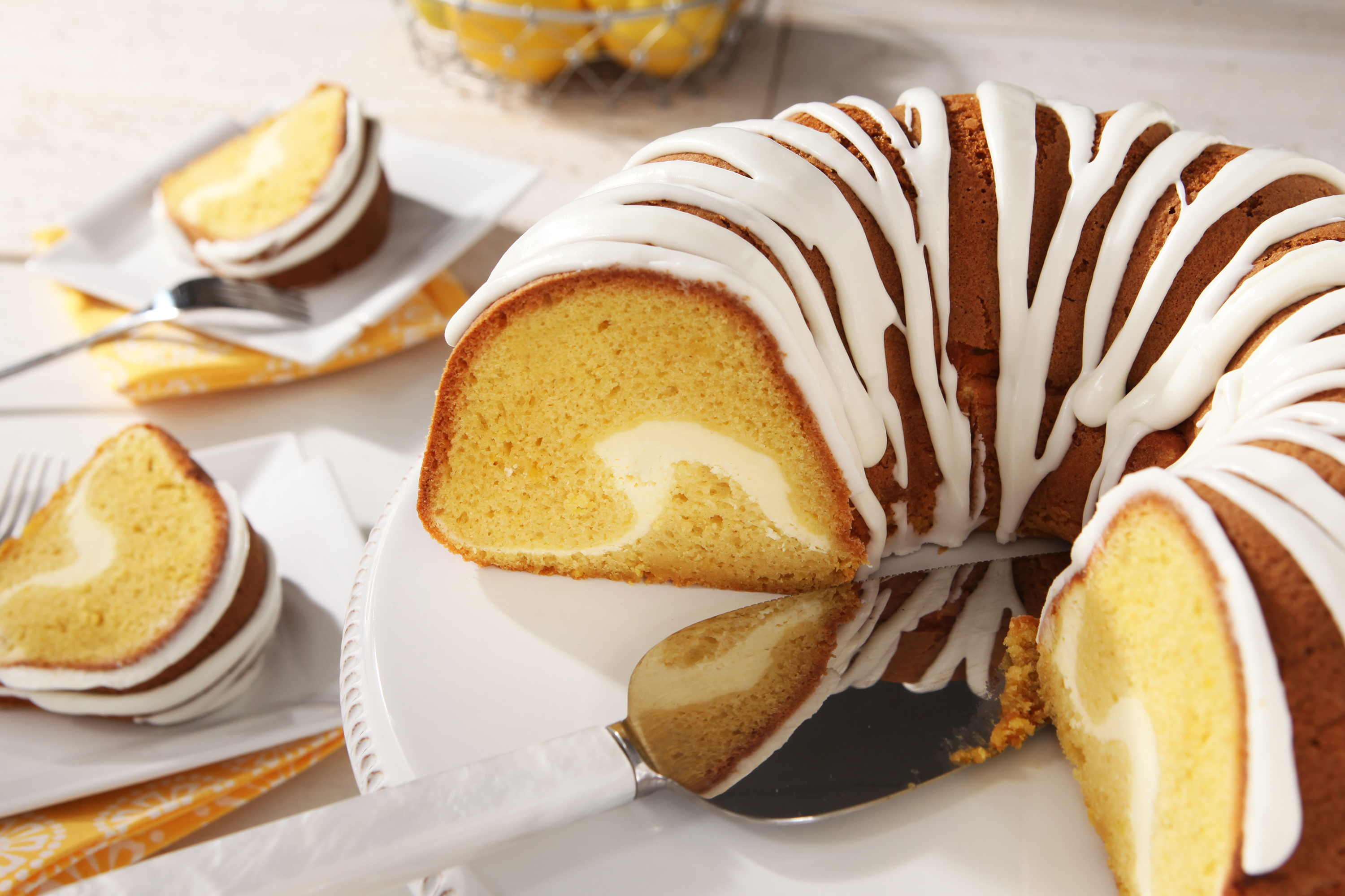 Lemon Cake with Cheesecake Tunnel | PHILADELPHIA | United States | Recipes - Kraft Heinz