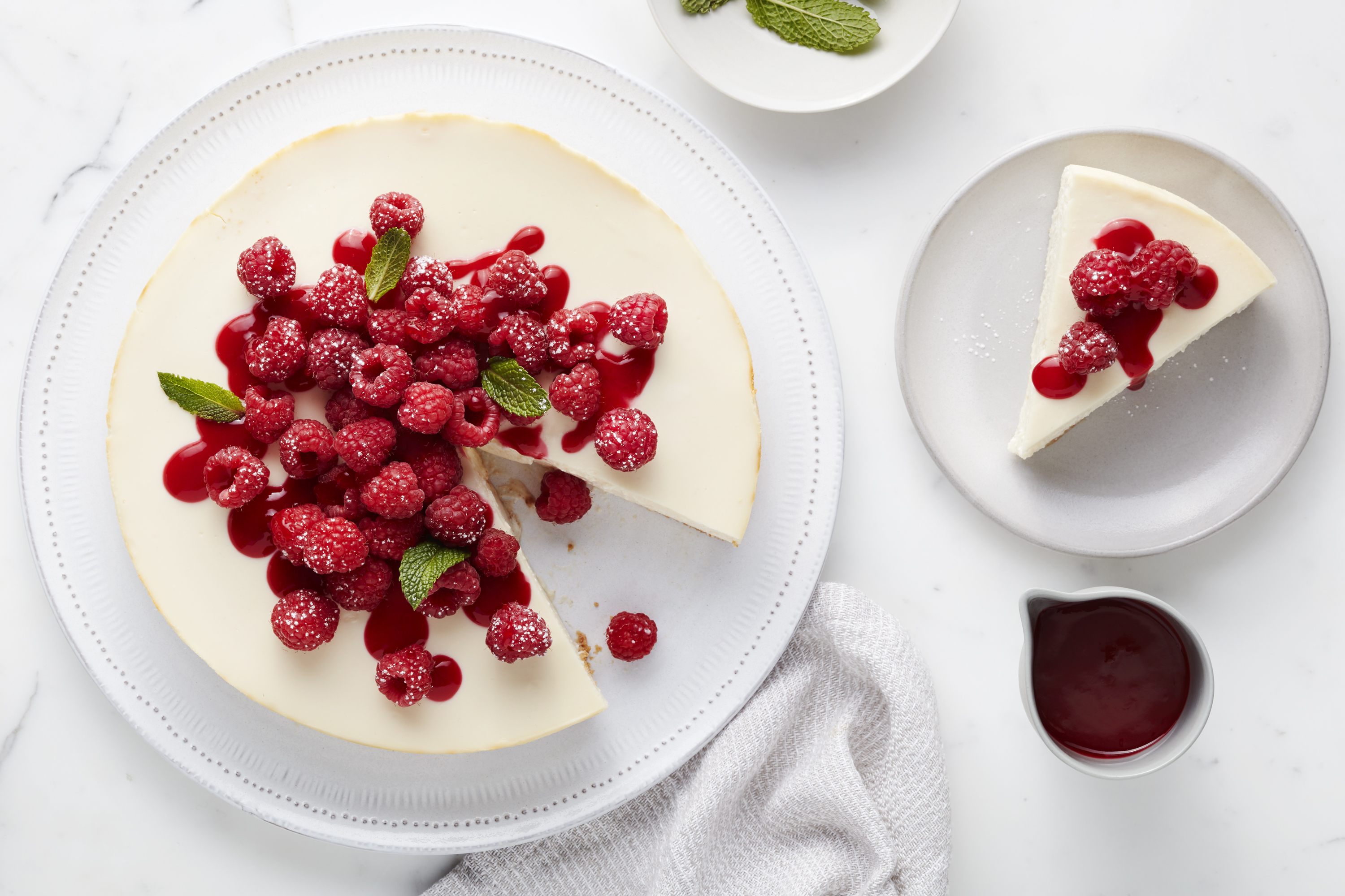 PHILADELPHIA Classic Cheesecake with Raspberry Sauce | Philadelphia | Canada | Recipes - Kraft Heinz