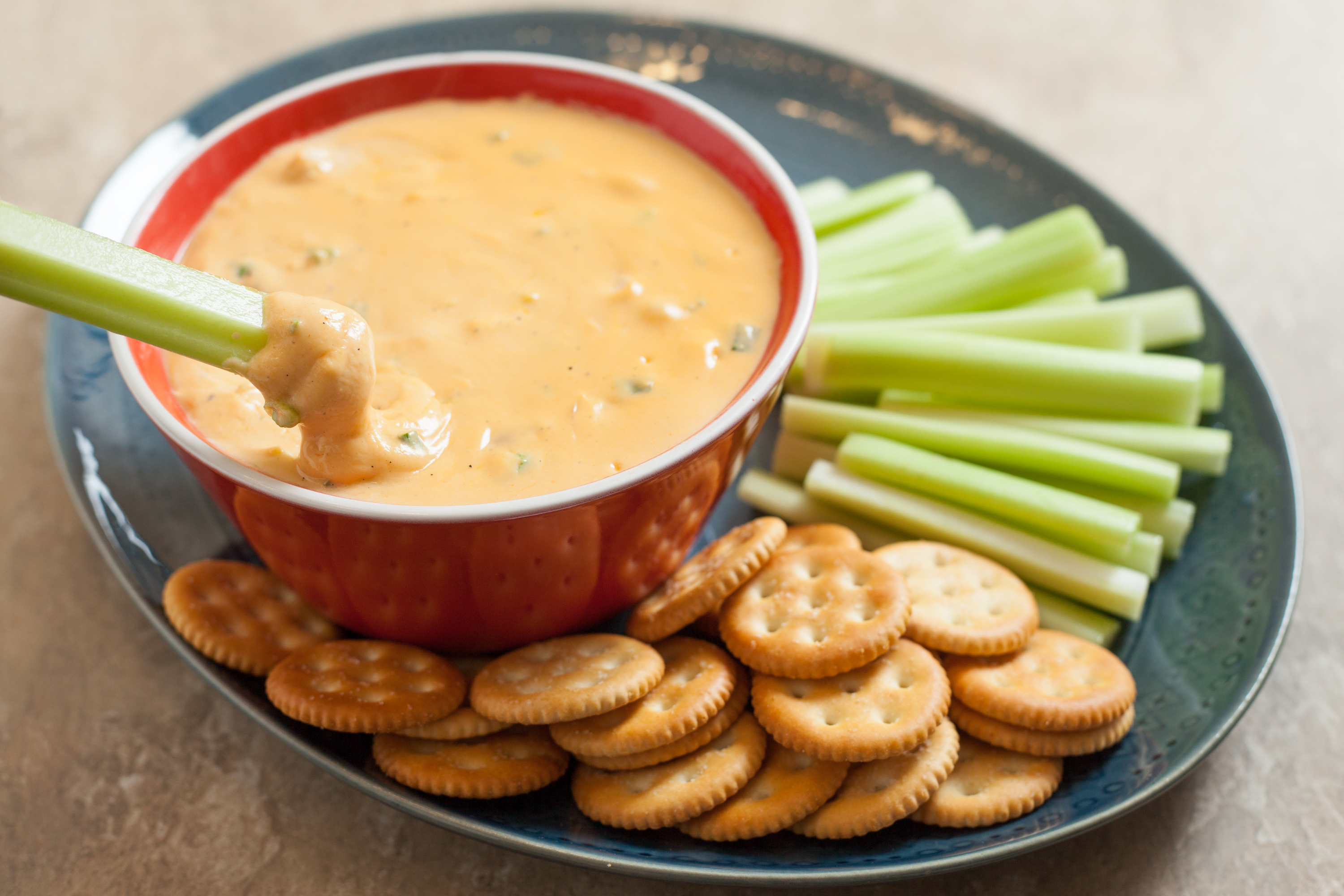 VELVEETA Buffalo Chicken Dip | Velveeta | Canada | Recipes - Kraft Heinz