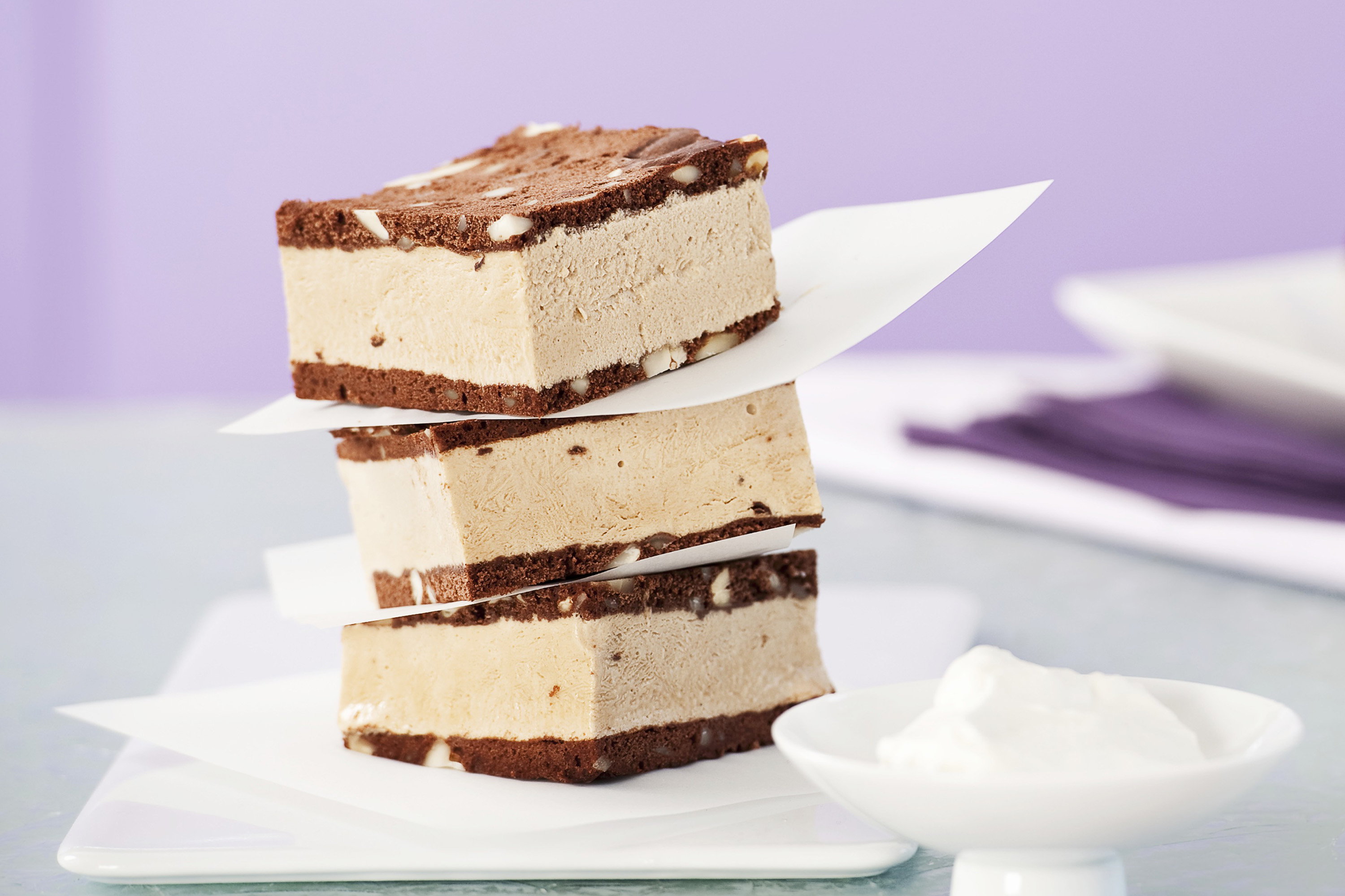 Mocha Brownie "Ice Cream" Sandwiches | Nabob | Canada | Recipes - Kraft Heinz