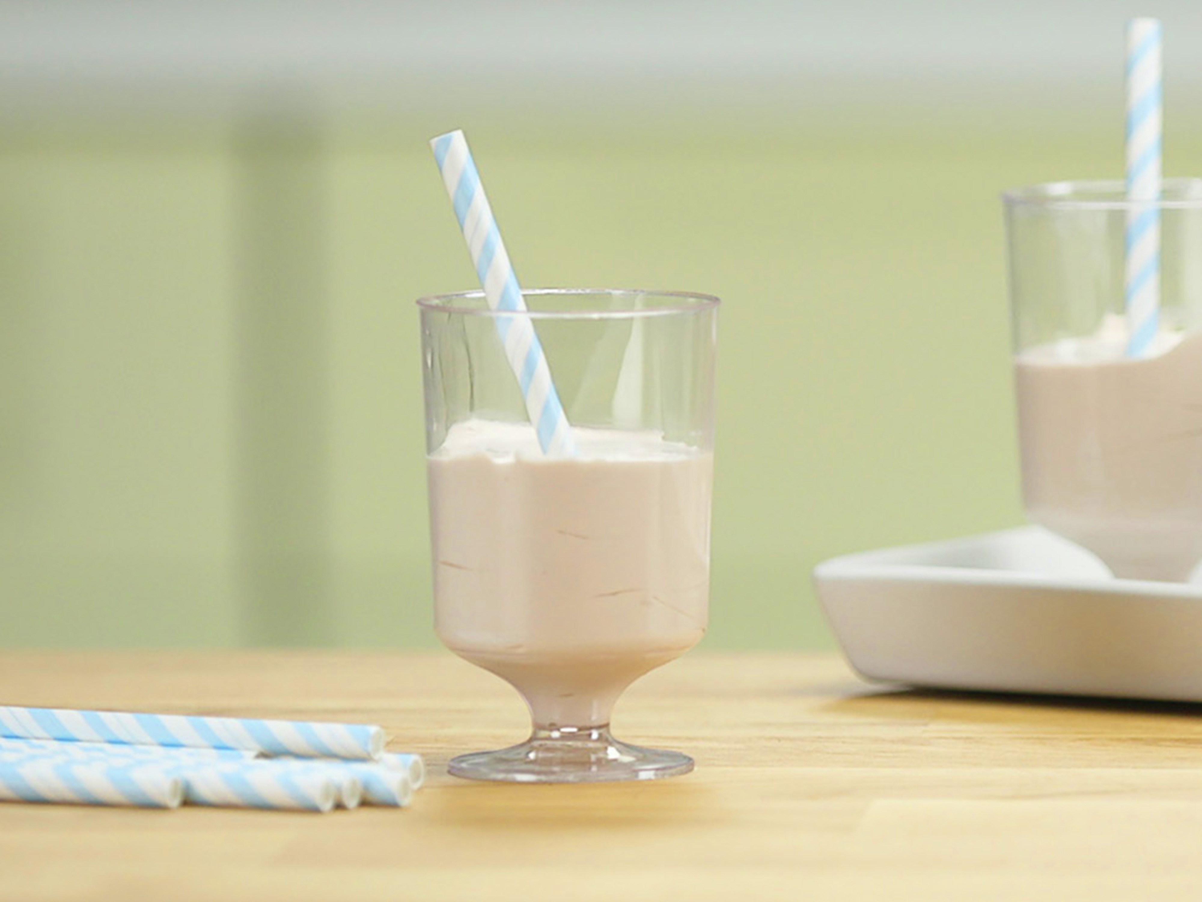 COOL WHIP Chocolate Shake | Kraft Cool Whip | Canada | Recipes - Kraft Heinz