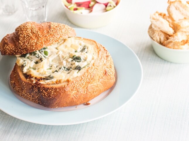 Spinach & cheese cob dip loaf | Gravox | Australia | Recipes - Kraft Heinz