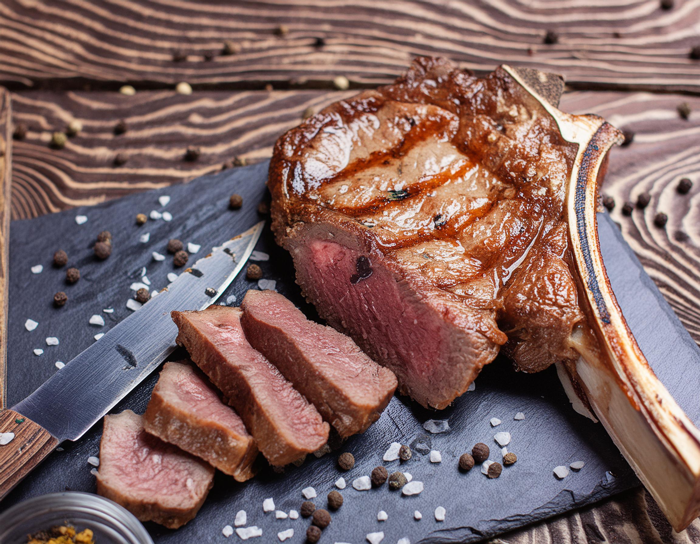 Amerikanisches TBoneSteak zubereitung auf dem grill Bull'sEye