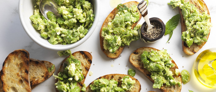 Smashed broad bean, avocado, mint and feta | Food In A Minute | New Zealand | Recipes - Kraft Heinz