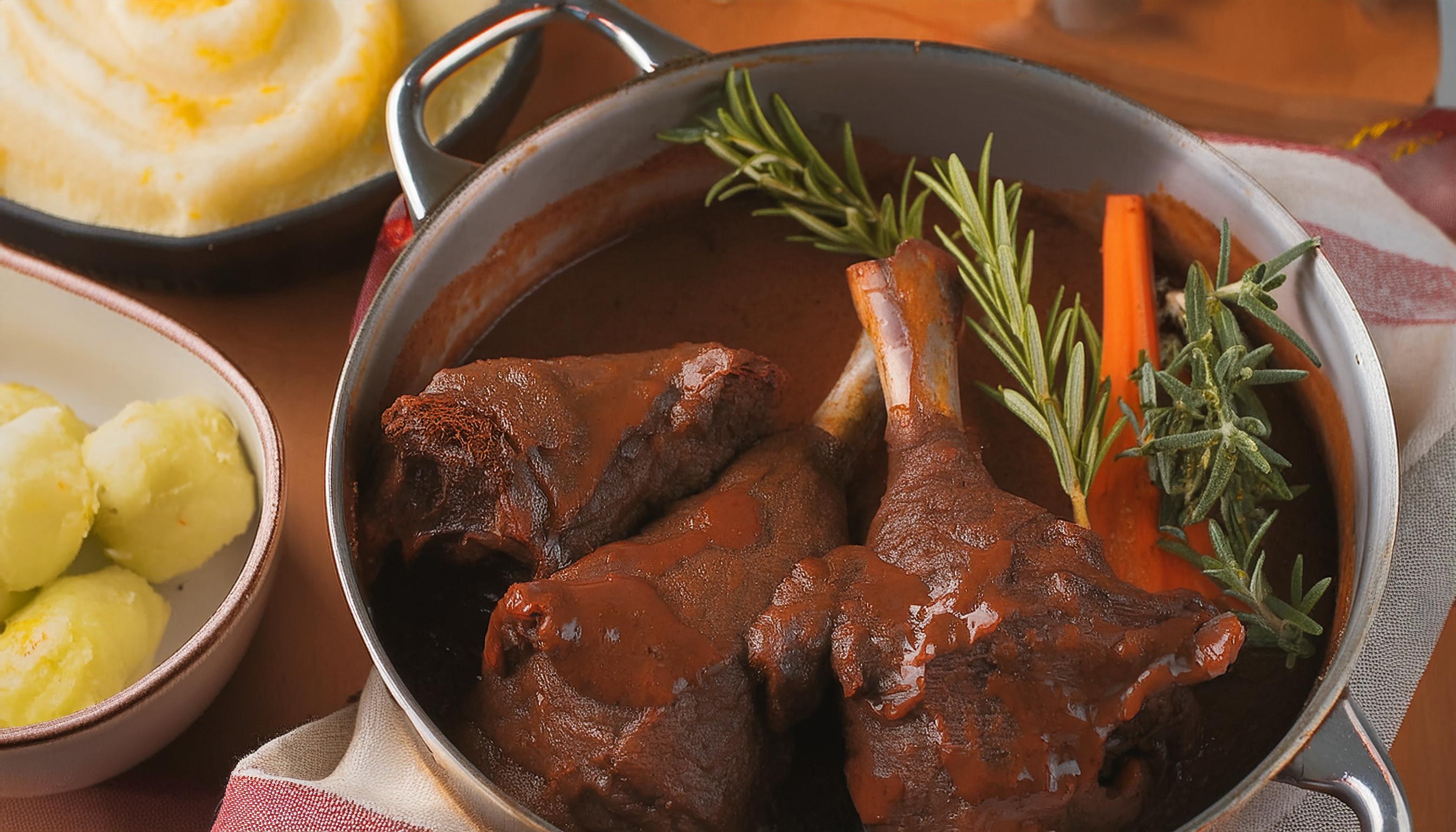 Slow cooked lamb shanks in red wine | Food In A Minute | New Zealand | Recipes - Kraft Heinz