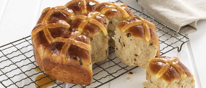 Pull apart maple glazed hot cross buns | Food In A Minute | New Zealand | Recipes - Kraft Heinz