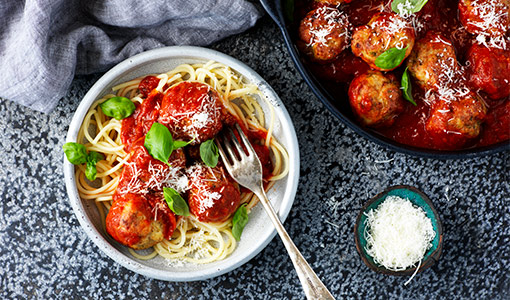 Chicken meatballs in tomato sauce | Food In A Minute | New Zealand | Recipes - Kraft Heinz