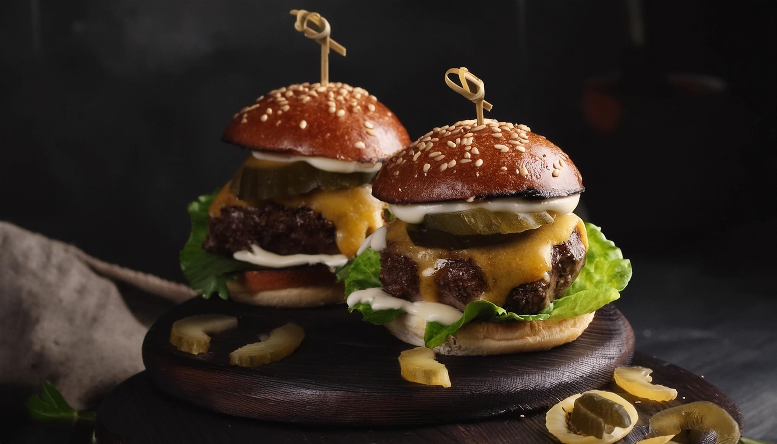 Ultimate beef burgers | Food In A Minute | New Zealand | Recipes - Kraft Heinz