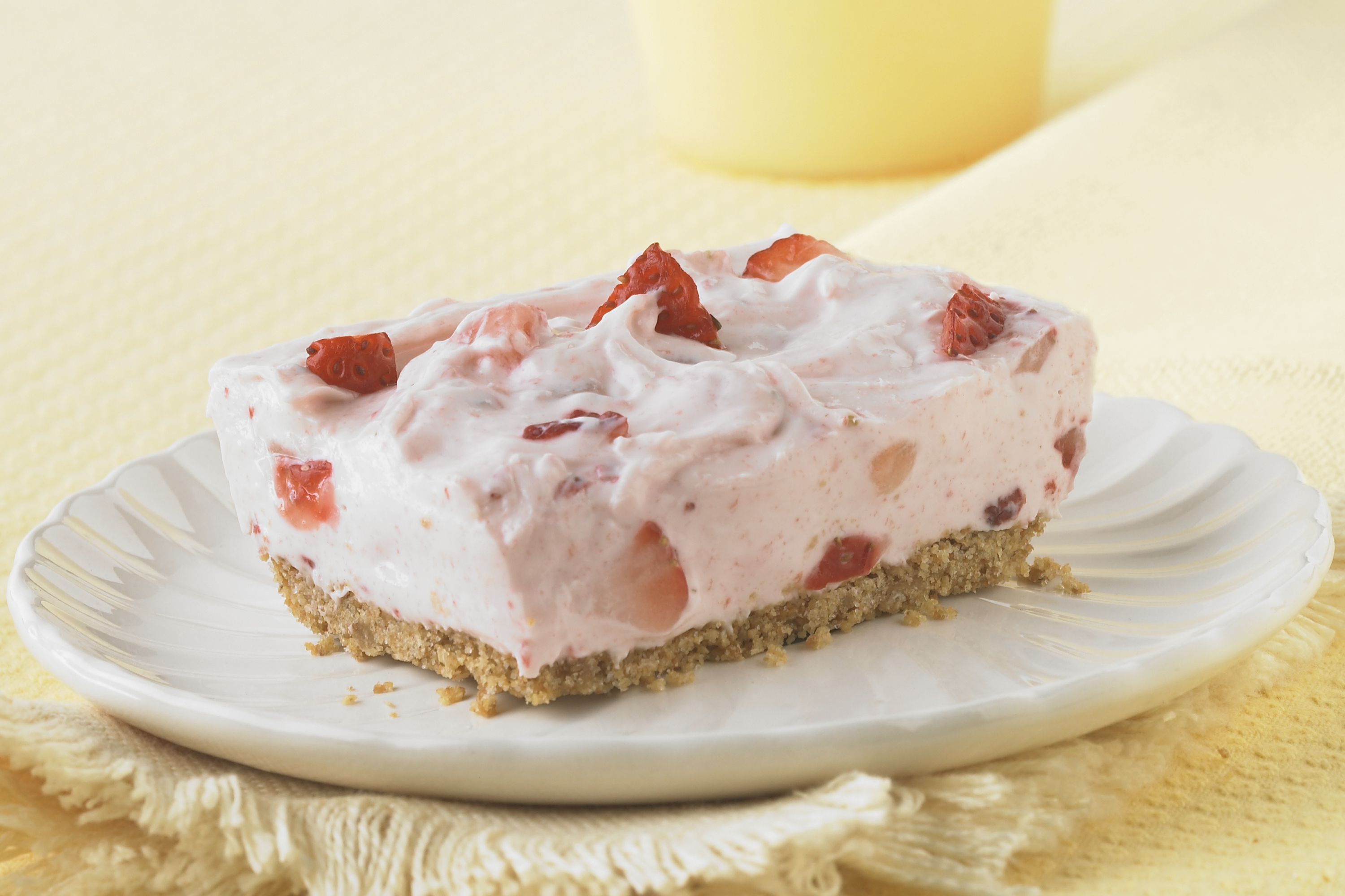 PHILADELPHIA Strawberry Fields No-Bake Cheesecake | Kraft Cool Whip | Canada | Recipes - Kraft Heinz