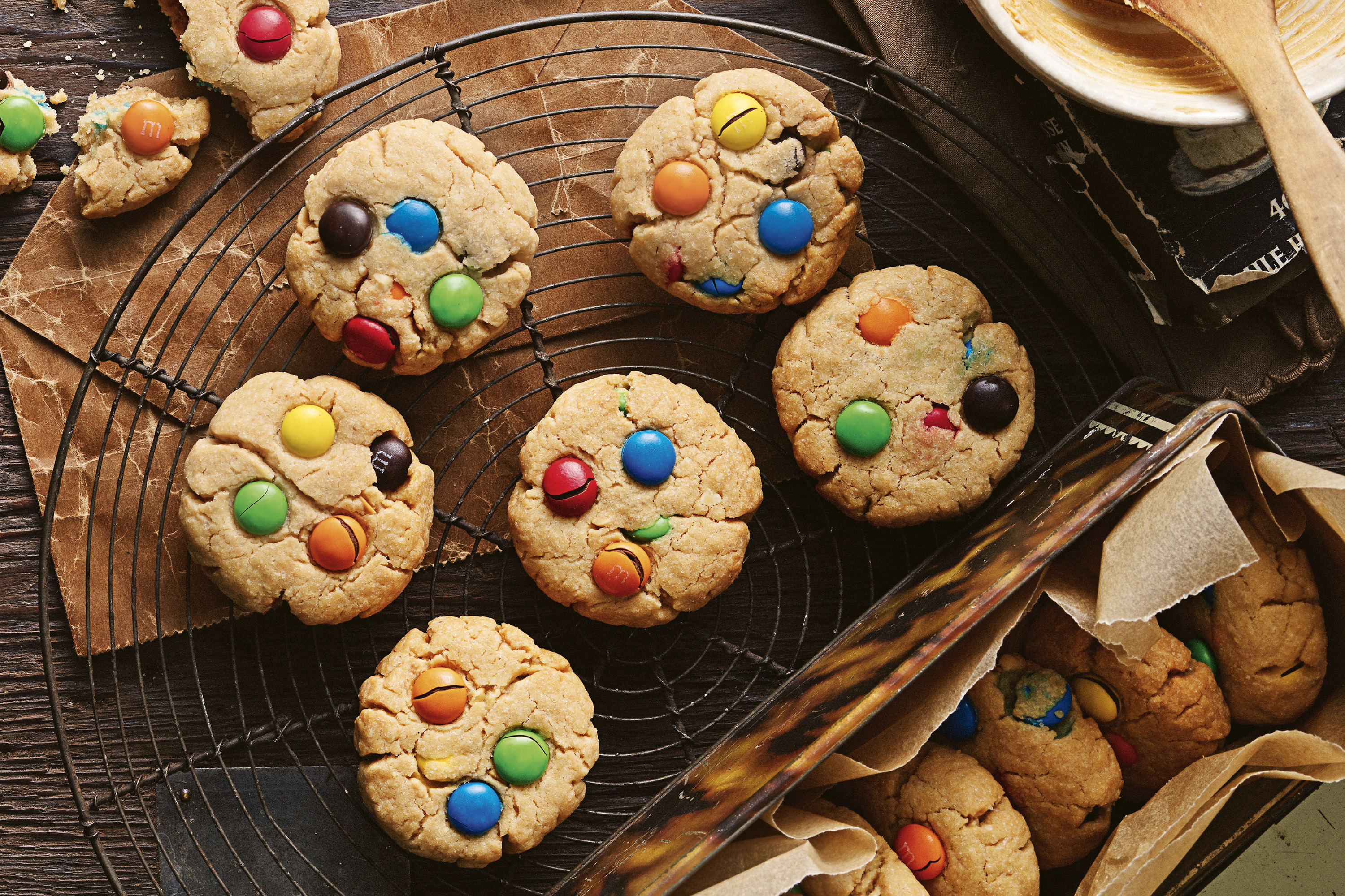 Peanut Butter Cookies with Candy-Coated Chocolate Pieces | Kraft Peanut Butter | Canada | Recipes - 