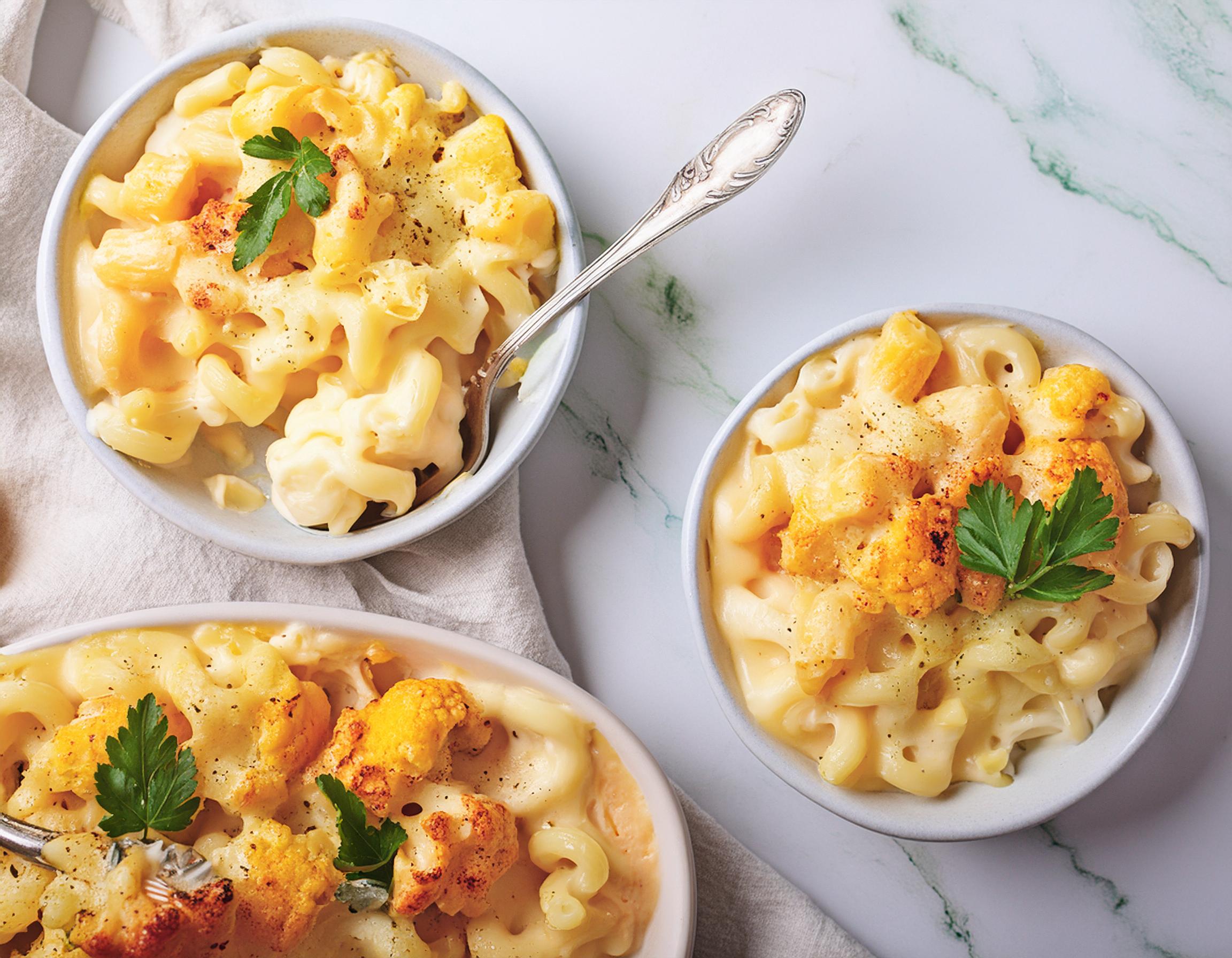 Mac ’n cheese ovenschotel met bloemkoolroomsaus
