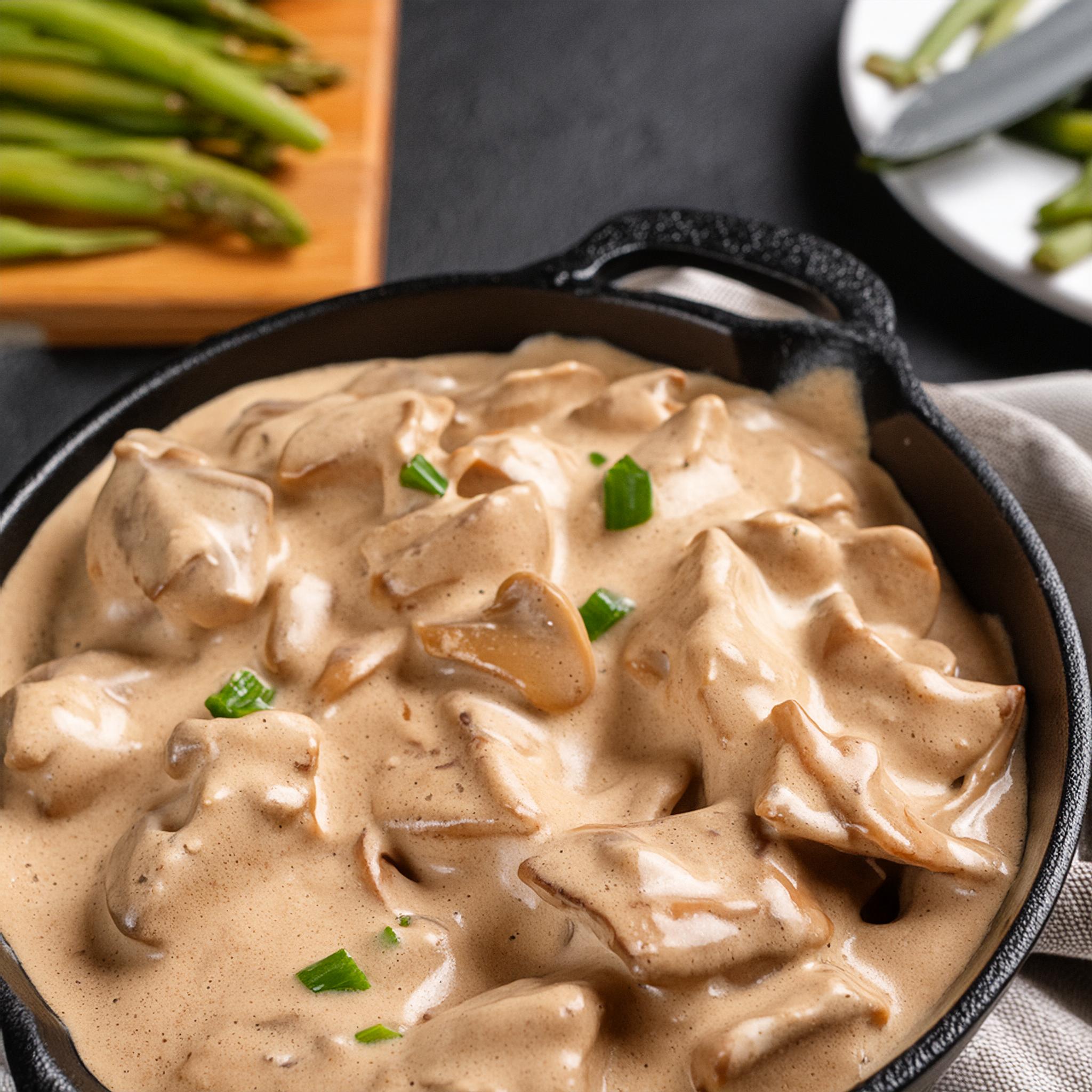 Creamy mushroom and chicken stroganoff | Heinz